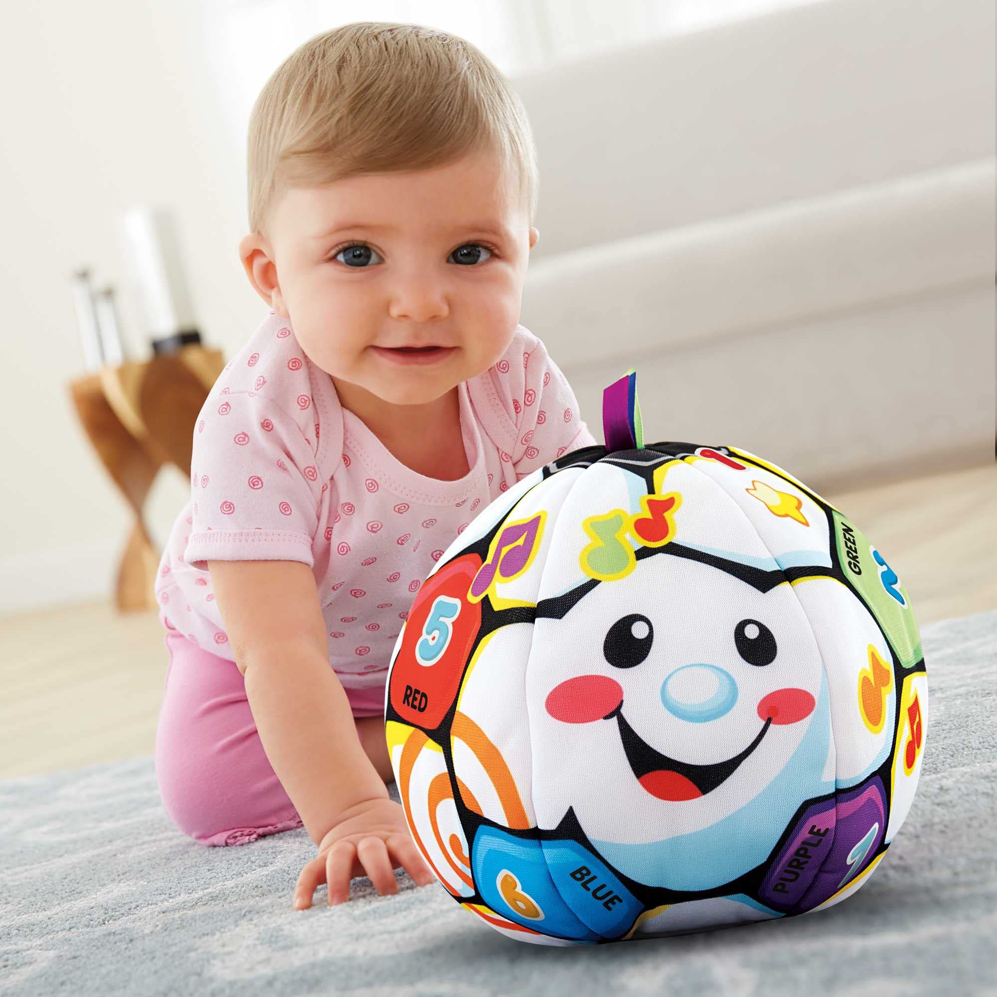 Fisher-Price Pelota de fútbol Cantando, pelota de juguete suave con música y frases de aprendizaje
