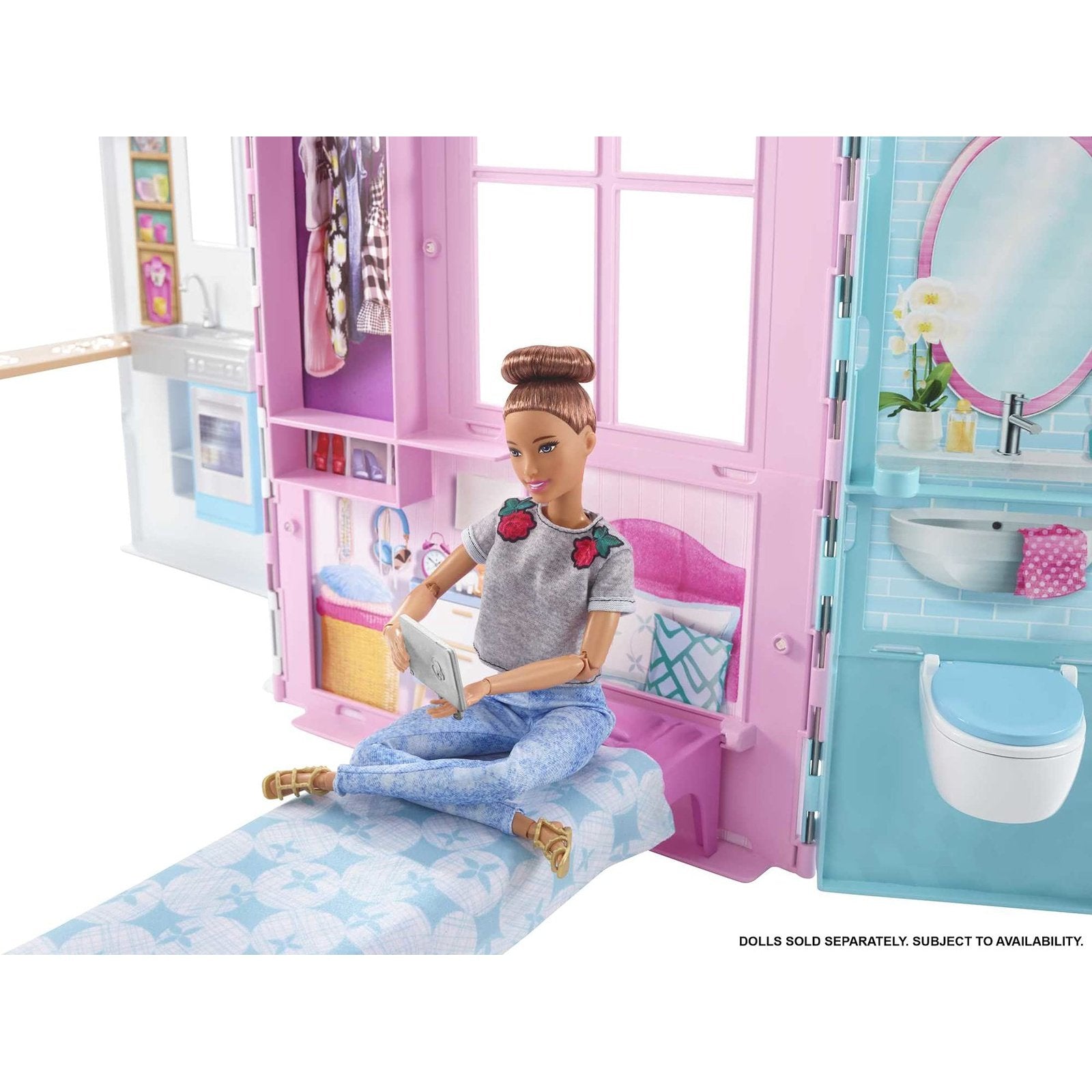 Barbie Casa de muñecas, juego portátil de 1 piso con piscina y accesorios